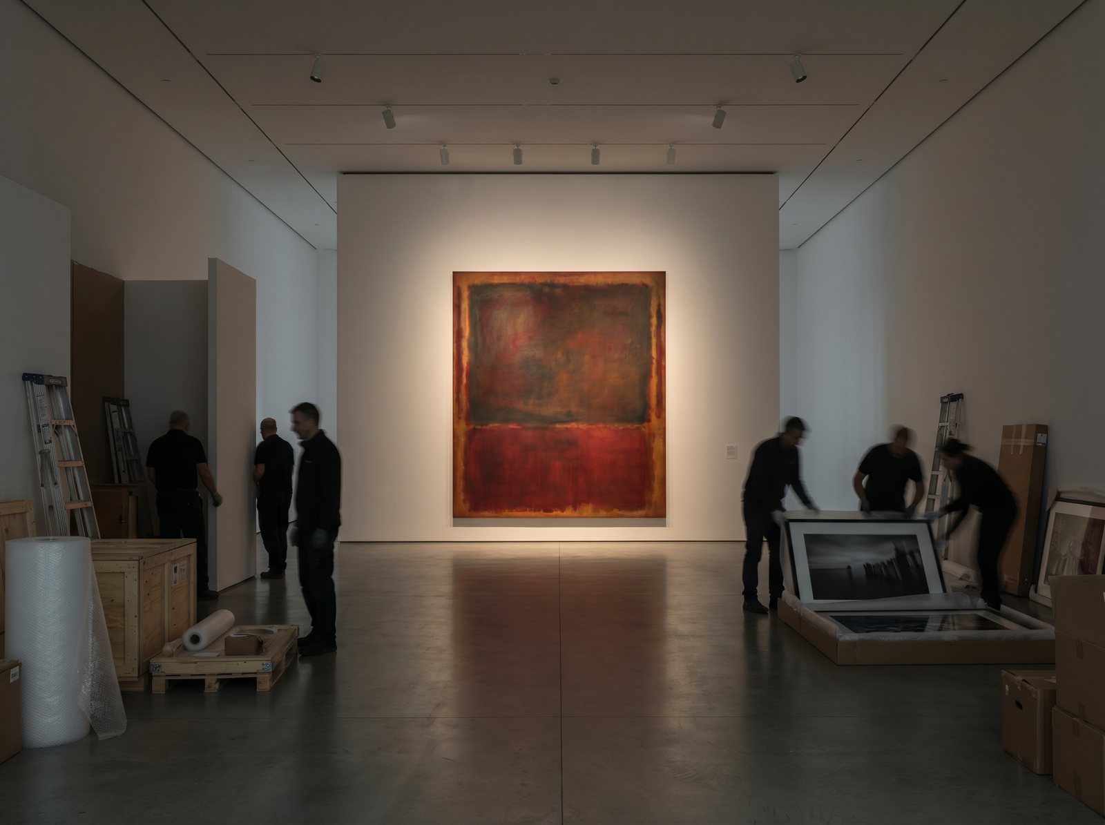 Gallery closing mood